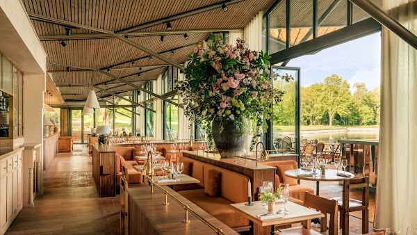 Les Roseaux – restaurant du Hangar Y à Meudon, France