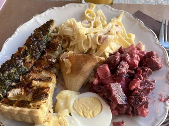 Restaurant Les Soeurs Pinard à Lisieux, France