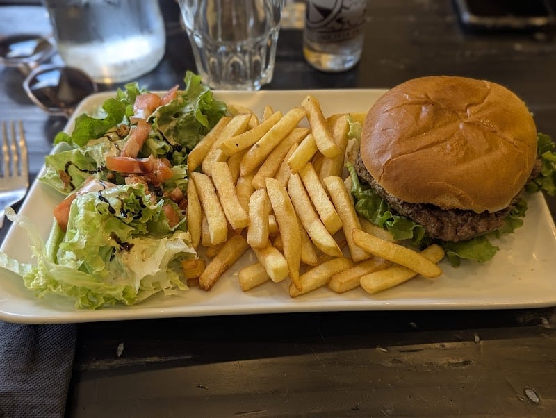 Restaurant L’Eterlou Branché à La Morte, France