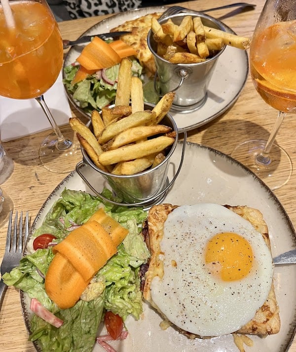 Restaurant L’Happy Curious à Fontainebleau, France