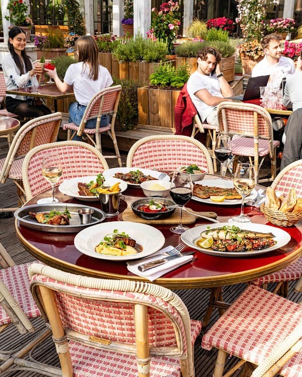 Restaurant L’île à Issy-les-Moulineaux, France