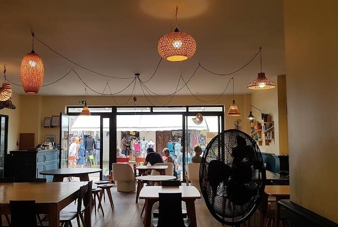 Restaurant Livres Et Cornets à Soulac-sur-Mer, France