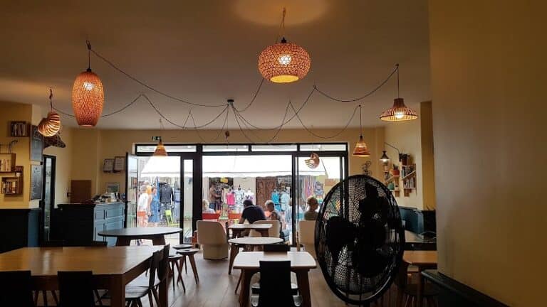 Restaurant Livres Et Cornets à Soulac-sur-Mer, France — photo 1