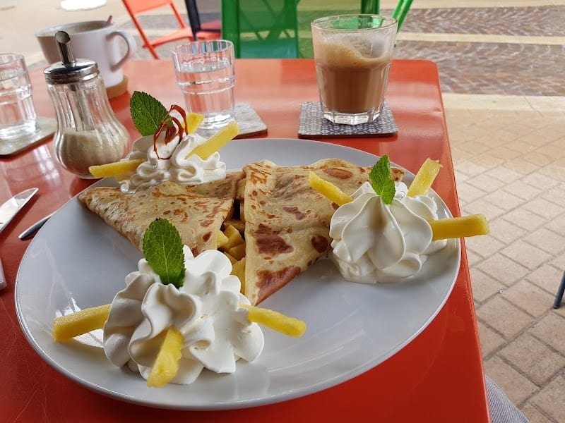 Restaurant Livres Et Cornets à Soulac-sur-Mer, France
