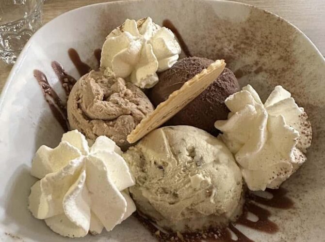 Restaurant Livres Et Cornets à Soulac-sur-Mer, France