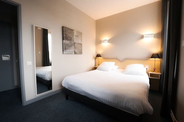 Restaurant Logis Hôtel À la 12 à Delme, France