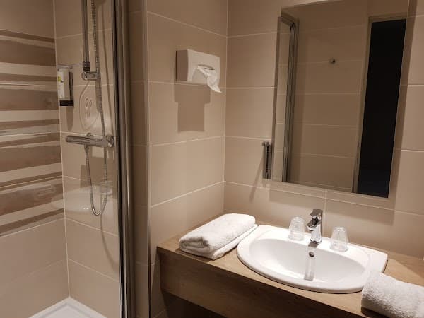 Restaurant Logis Hôtel à la Bonne Auberge à Laval, France