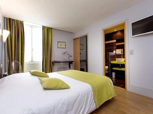 Restaurant Logis Hôtel du Cheval Blanc à Langres, France