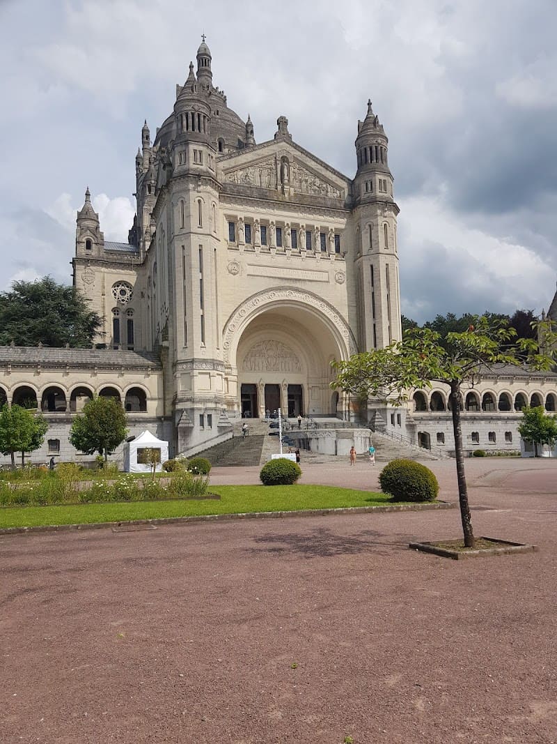 Restaurant Logis Hôtel la Coupe d’Or à Lisieux, France