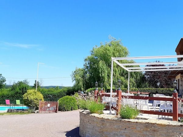 Restaurant Logis Hôtel le Relais Saint Michel à Villegusien-le-Lac, France