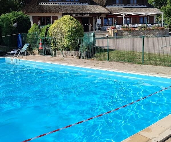 Restaurant Logis Hôtel le Relais Saint Michel à Villegusien-le-Lac, France