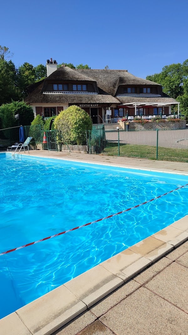 Restaurant Logis Hôtel le Relais Saint Michel à Villegusien-le-Lac, France