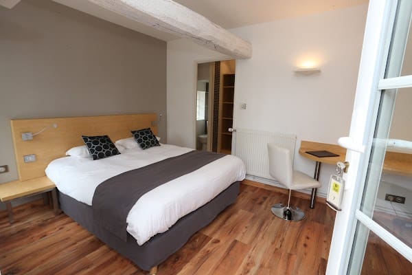 Restaurant Logis Hotels Le Moulin de la Coudre à Venoy, France