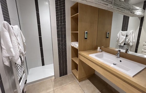 Restaurant Logis Hotels Le Moulin de la Coudre à Venoy, France