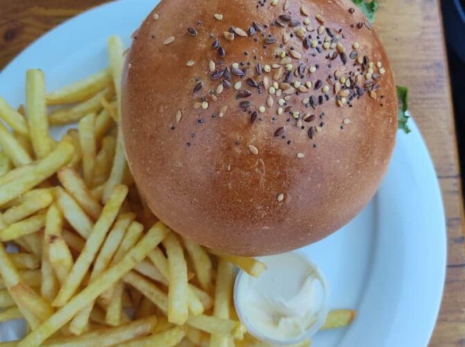 Restaurant L’Ours Blanc à La Londe-les-Maures, France