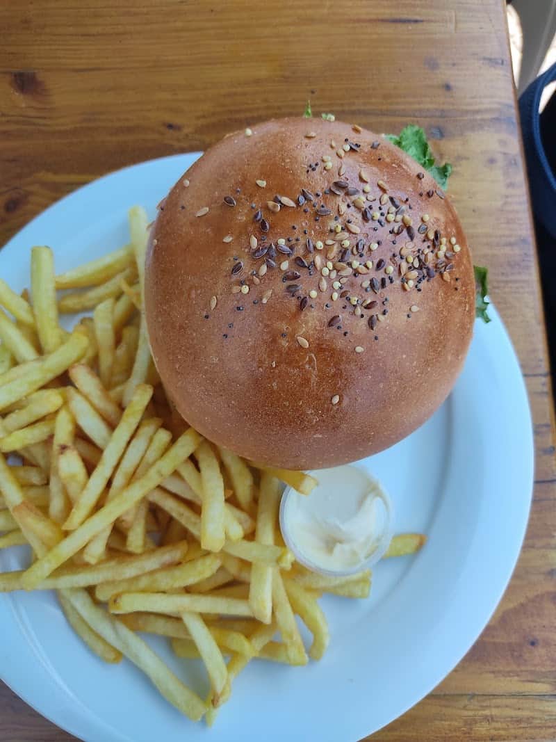 Restaurant L’Ours Blanc à La Londe-les-Maures, France