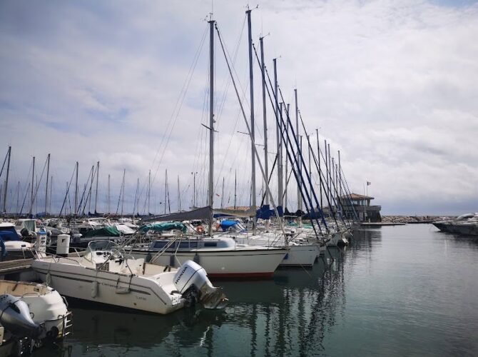 Restaurant L’Ours Blanc à La Londe-les-Maures, France