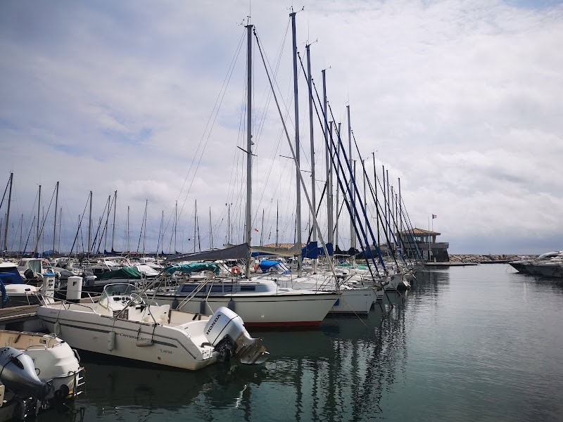 Restaurant L’Ours Blanc à La Londe-les-Maures, France