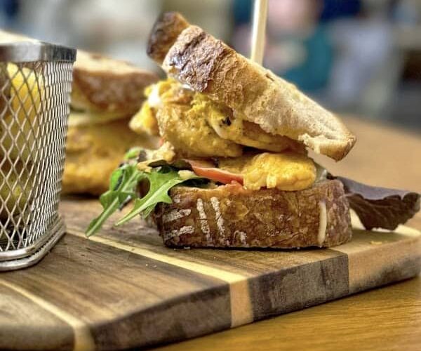 Restaurant Luwei Brunch Café à Fontainebleau, France