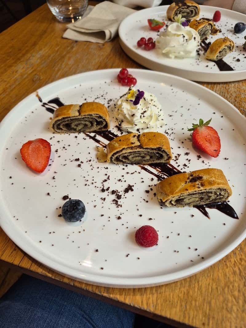 M Strogoff Restaurant Russe à Nantes, France