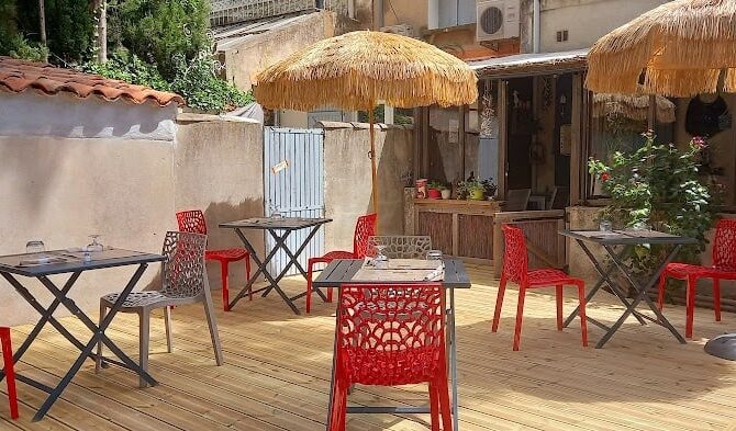 Restaurant Mademoiselle Liberthé à Sénas, France