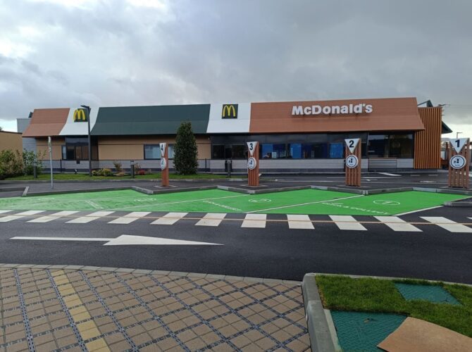 Restaurant McDonald’s à Breteuil, France