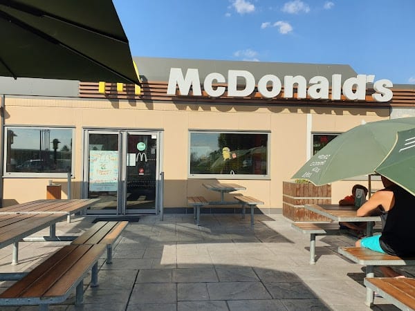 Restaurant McDonald’s à Neufchâteau, France