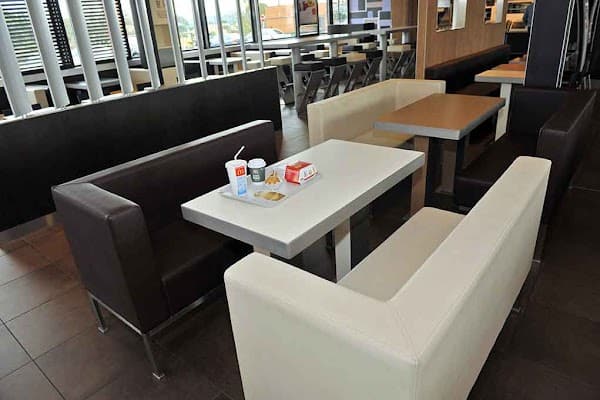 Restaurant McDonald’s à Givet, France