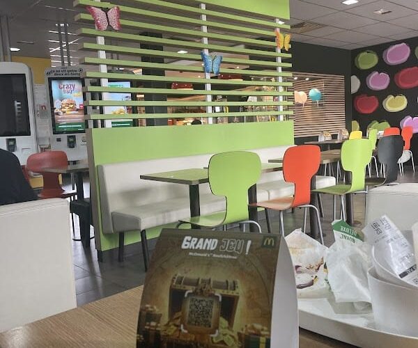 Restaurant McDonald’s à Neufchâteau, France