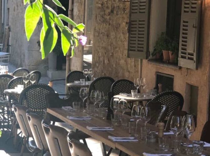 Restaurant Meat & wine Valbonne à Valbonne, France