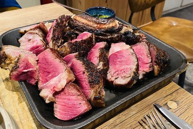 Restaurant Meat & wine Valbonne à Valbonne, France