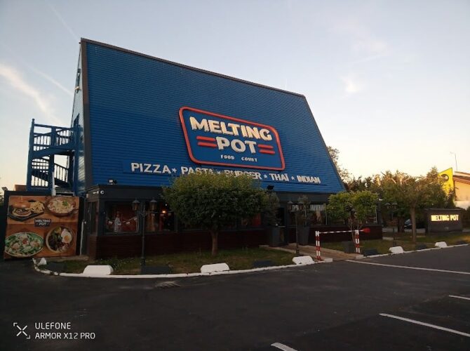Restaurant Melting Pot Food Court à Corbeil-Essonnes, France