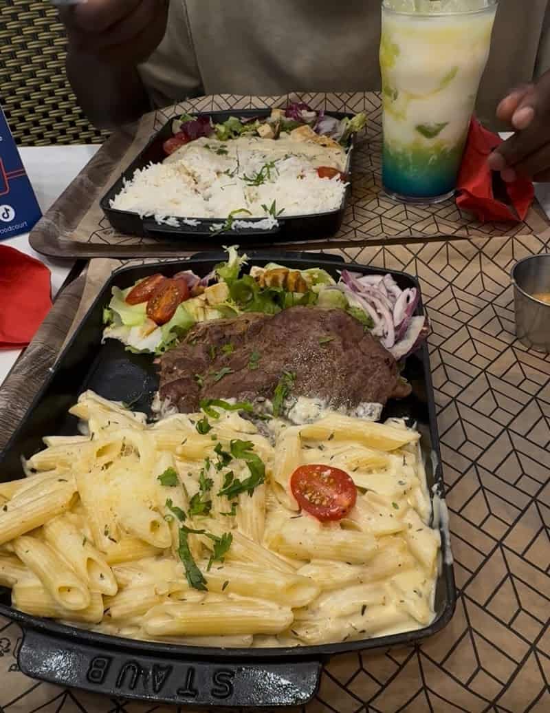 Restaurant Melting Pot Food Court à Corbeil-Essonnes, France