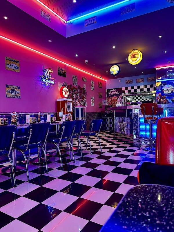 Memphis – Restaurant Diner à Mâcon, France