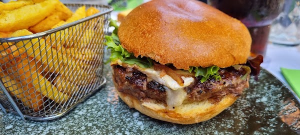 Restaurant Mets Vins Chics à Èze, France