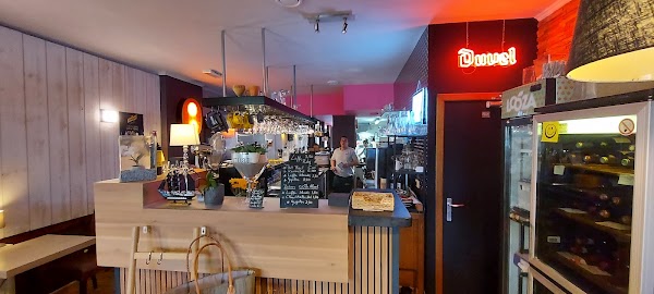 Midi, Restaurant à Bertrix, Belgique