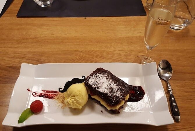 Restaurant Moustache à Esch-sur-Alzette, Luxembourg