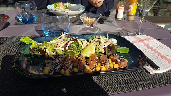 Restaurant N’Café à Saclay, France