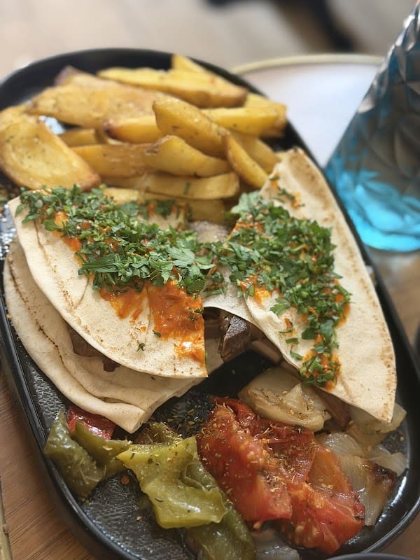 Restaurant Ô Phénicia à Fontainebleau, France