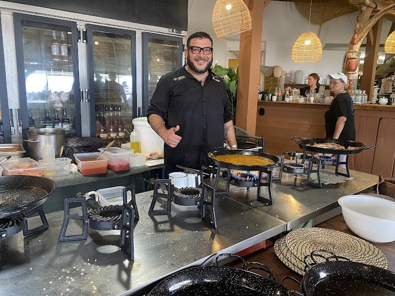 Restaurant Paella del sol (champion de France de paella 2024 & 2 ème International paella VALENCIANA au feu de bois 2025) à Saint-Jean-de-Luz, France