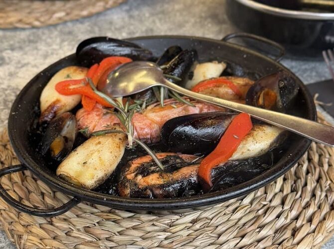 Restaurant Paella del sol (champion de France de paella 2024 & 2 ème International paella VALENCIANA au feu de bois 2025) à Saint-Jean-de-Luz, France