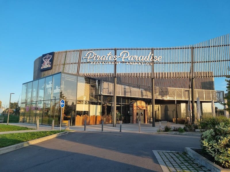 Pirates Paradise Lille | Restaurant immersif à Neuville-en-Ferrain, France