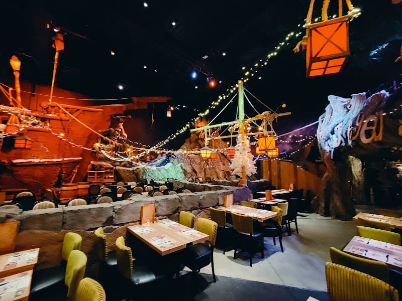 Pirates Paradise Lille | Restaurant immersif à Neuville-en-Ferrain, France