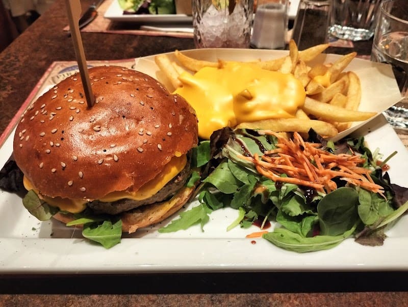 Pirates Paradise Lille | Restaurant immersif à Neuville-en-Ferrain, France