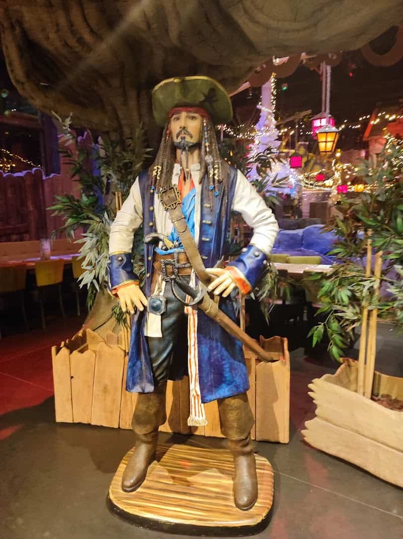 Pirates Paradise Lille | Restaurant immersif à Neuville-en-Ferrain, France