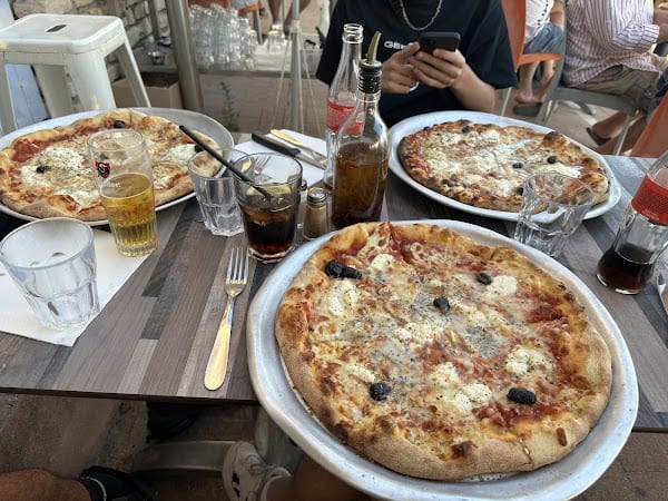 Restaurant Pizzeria aux étoiles à Saint-Cyr-sur-Mer, France