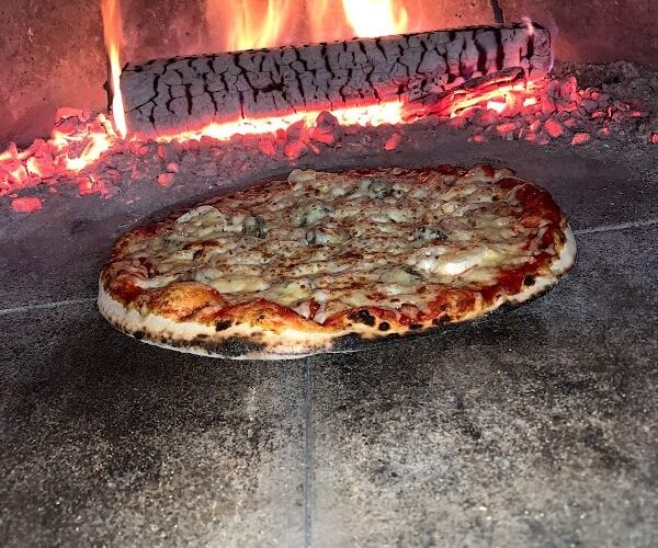 Restaurant Pizzeria Chez Eddy SAINT CYR SUR MER à Saint-Cyr-sur-Mer, France