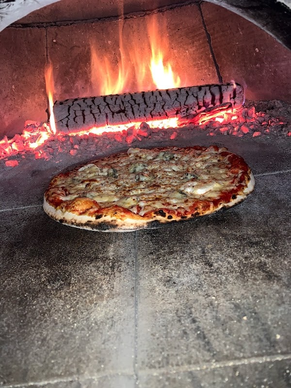 Restaurant Pizzeria Chez Eddy SAINT CYR SUR MER à Saint-Cyr-sur-Mer, France