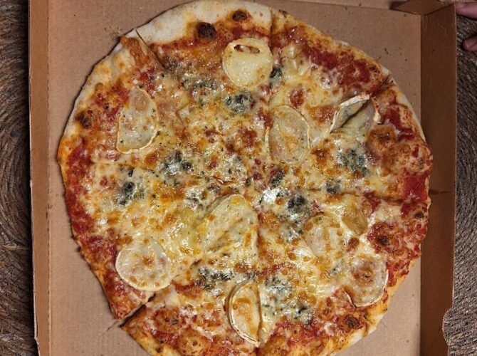 Restaurant pizzéria della piazza à La Mure, France