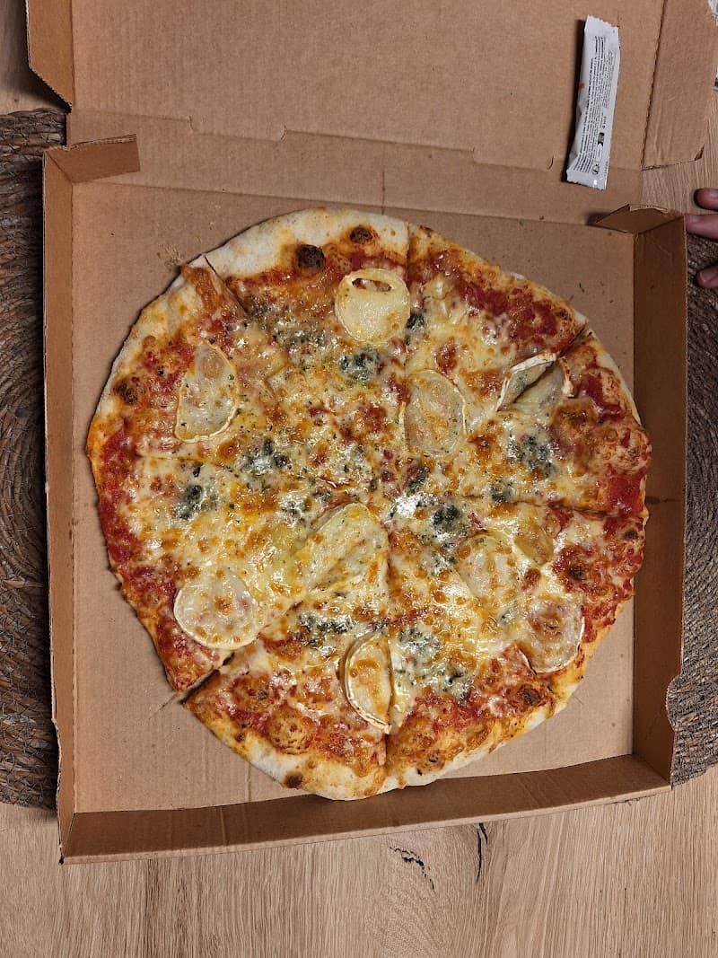 Restaurant pizzéria della piazza à La Mure, France